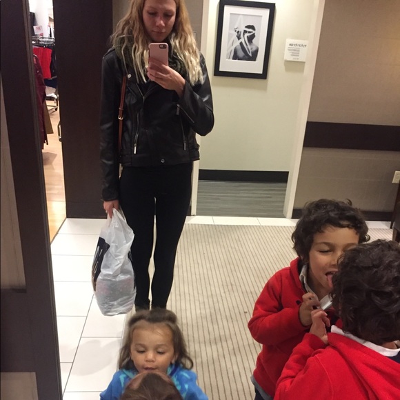 Welcome to my closet! ๐ - Picture 5 of 7